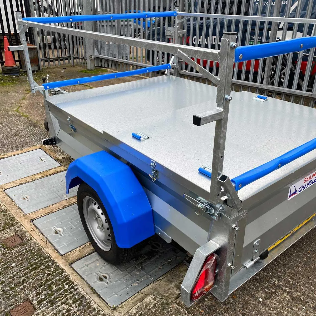 6'x4' Box Trailer With 600mm Racks For 2 Toppers (Additional Mid Bars)