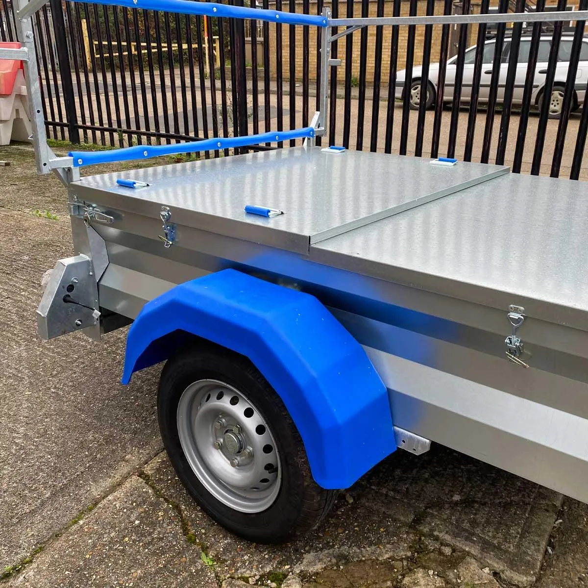 6'x4' Box Trailer With 600mm Racks For 2 Toppers (Additional Mid Bars)