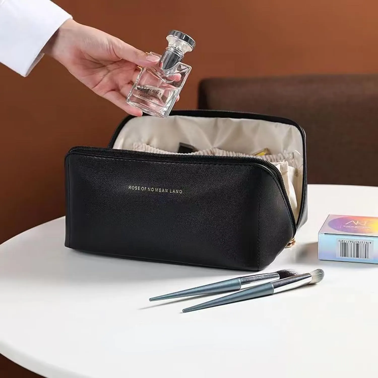 Large Capacity Makeup Bags Portable Travel Cosmetic Bags Open-Flat Toiletry Waterproof Bag for Women Girls Make up Organizer with Divider and Handle Pouch Zipper Bag (Black)