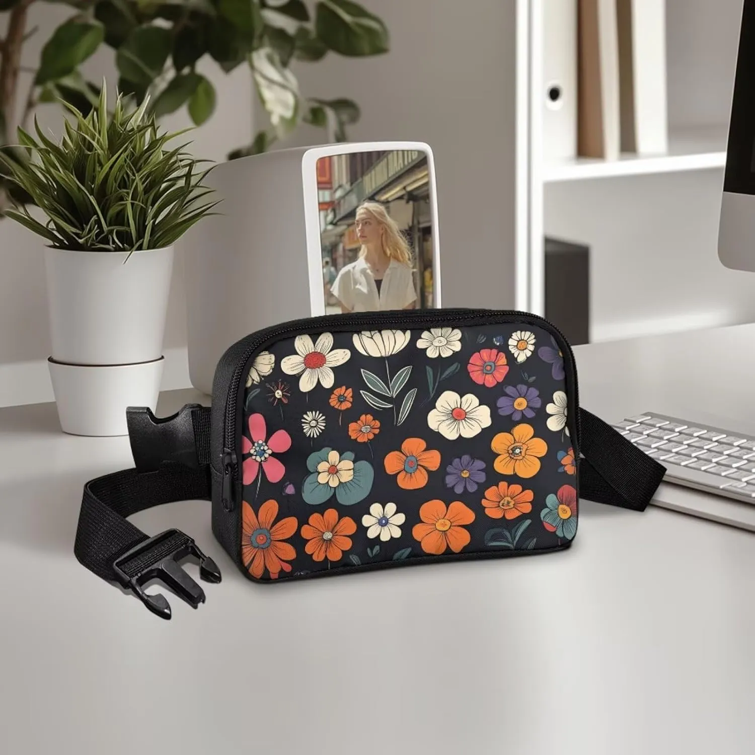 Large Crossbody Fanny Pack with Zipper Daisy Print Fanny Pack Purse Lightweight Polyester Waist Bag for Travel Running Hiking Practical Waist Wallet with Adjustable Strap Black