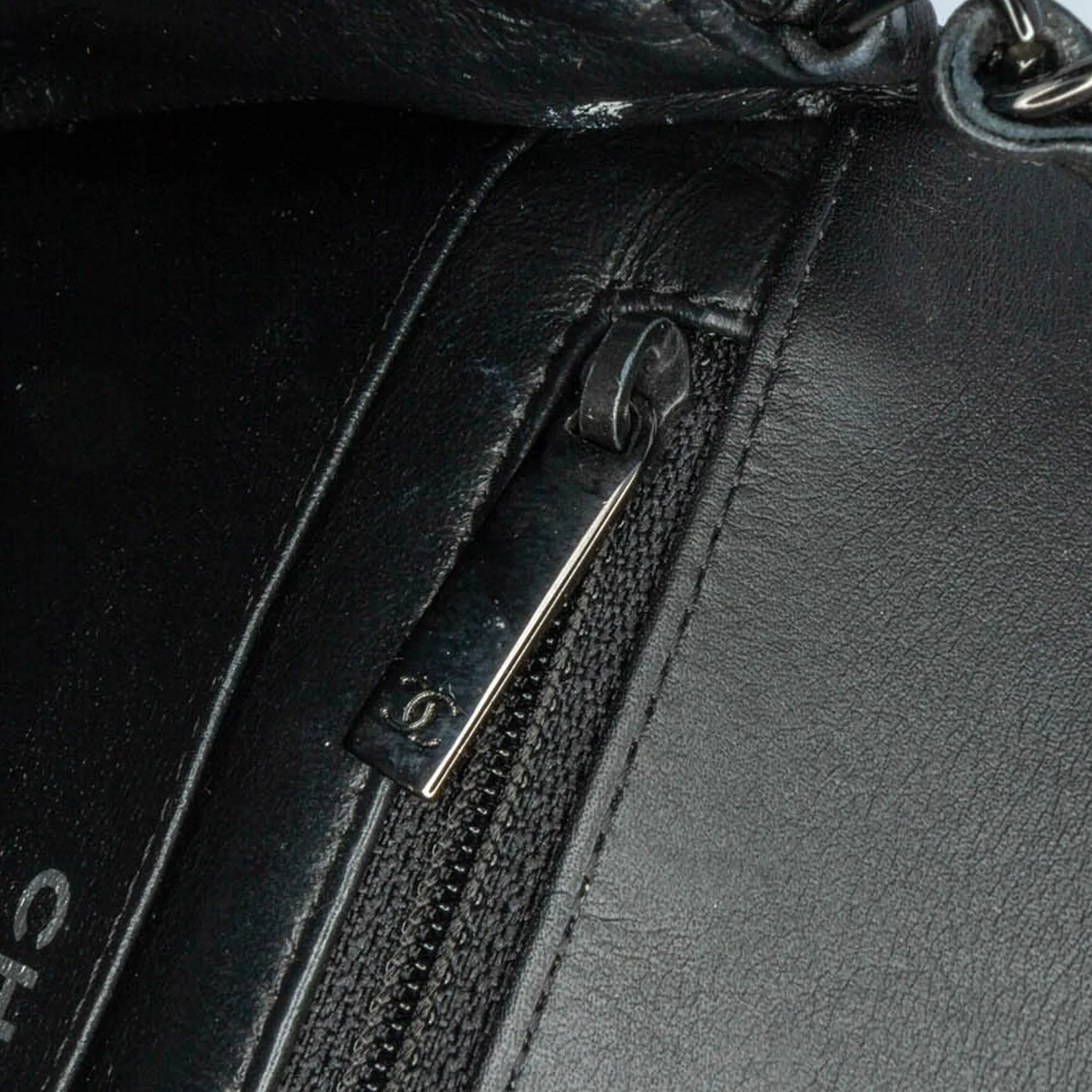 Mini Square Classic Patent So Black Single Flap