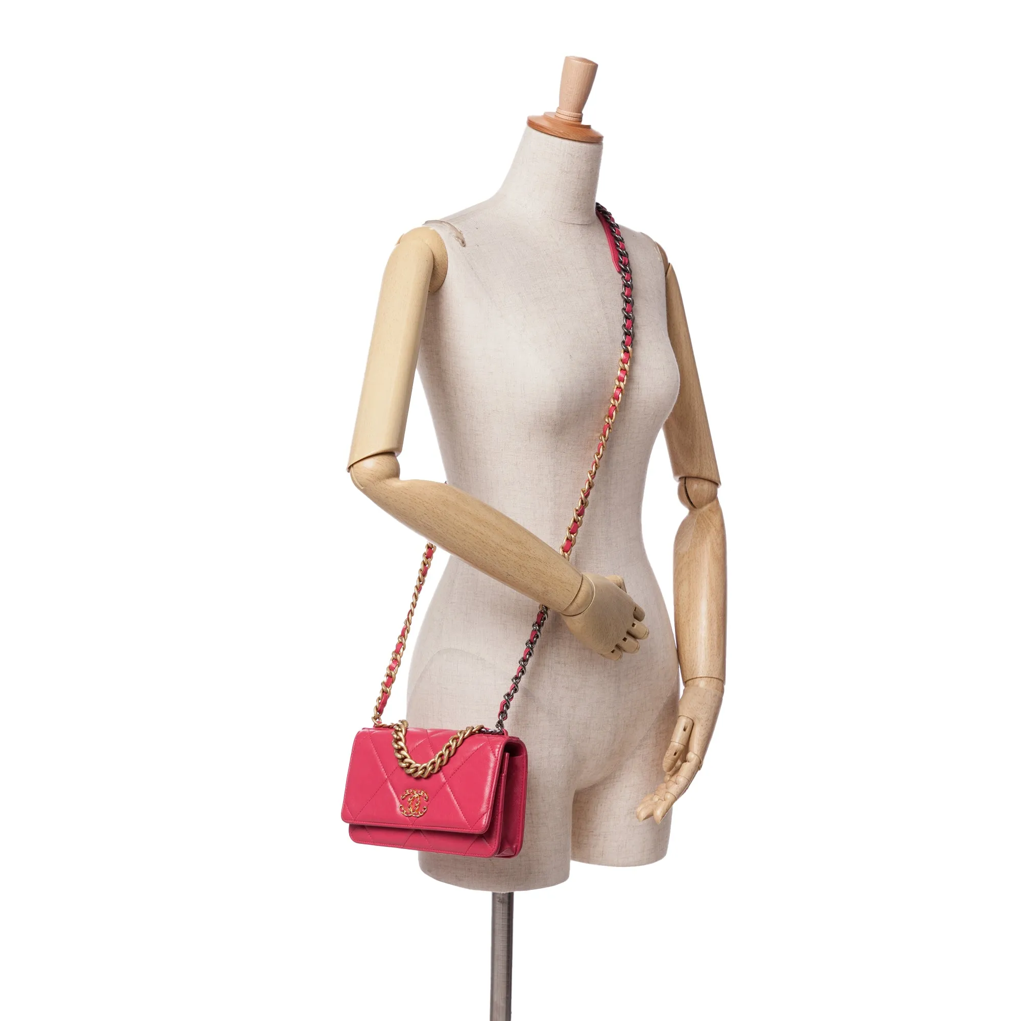 Quilted Lambskin 19 Wallet on Chain
