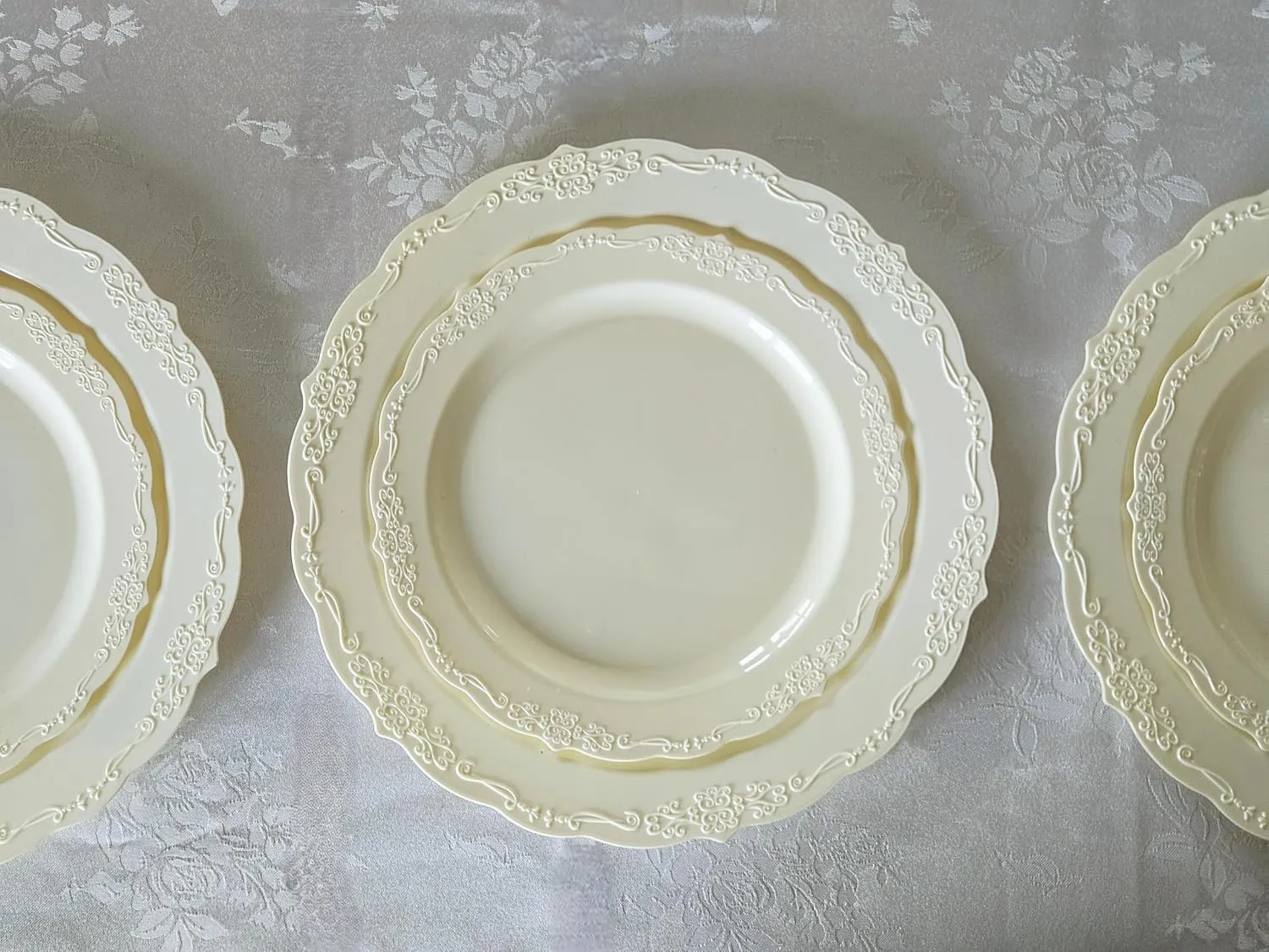 " OCCASIONS " 40 Plates Pack, Disposable Vintage Wedding Party Plastic Plates (10'' Dinner Plate, Verona in Ivory)