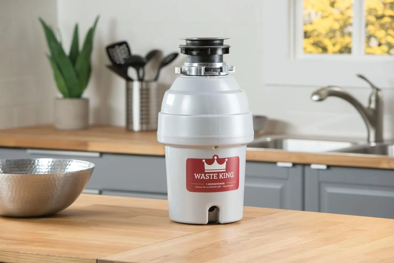 Waste King 1 HP Garbage Disposal with Power Cord, Food Waste Disposer for Kitchen Sink, L-8000