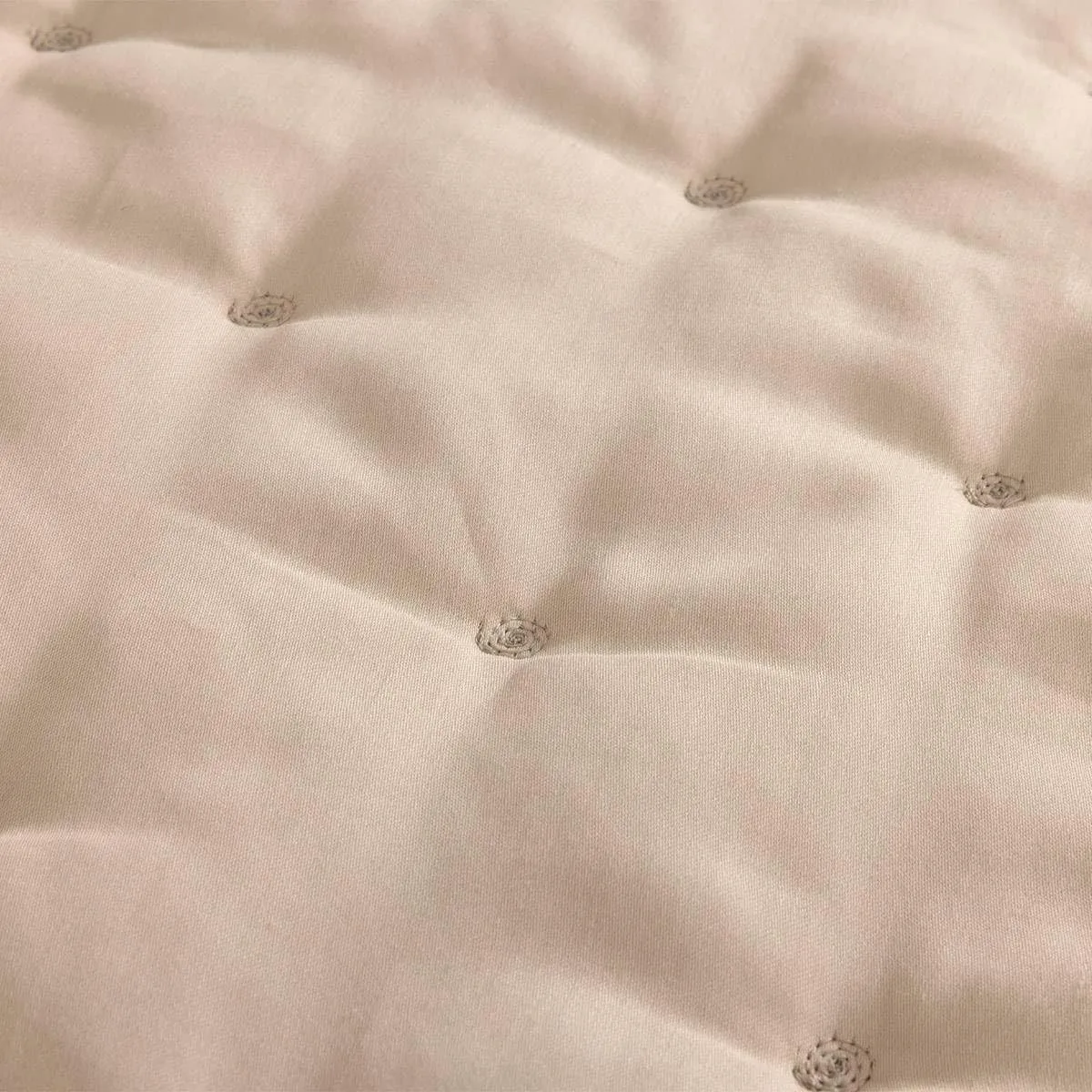 Yves Delorme Triomphe Coverlet - Luxury Bed Accessory - Fashionable and Functional