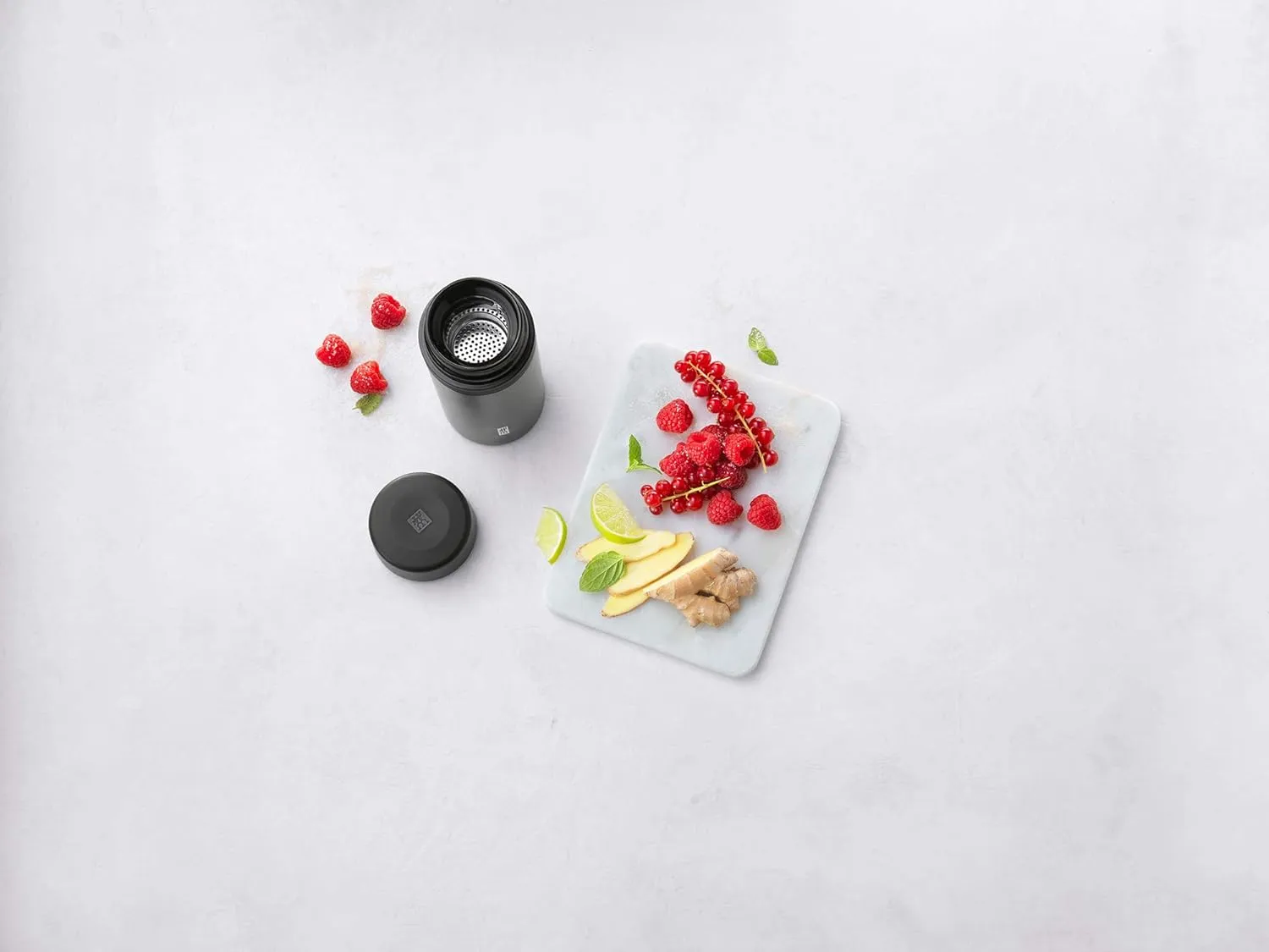 ZWILLING Thermo Tea & Fruit Infuser, 14.2 oz, Matte Black